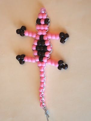 Bead Gecko, Bead Lizard, Pony Bead Animals, Pony Bead Projects, Pony Bead Crafts, Keychain Craft, Pony Bead Patterns, Bead Sewing, Camp Ideas