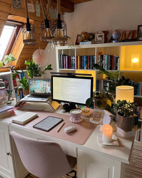 30 Best Modern Desk Setup Ideas You Should Check Desk/vanity Ideas, Dorm Desk, Cozy Desk, Study Desk Decor, Cozy Home Office, Desk Inspiration, Study Room Decor, Room Desk, Room Deco