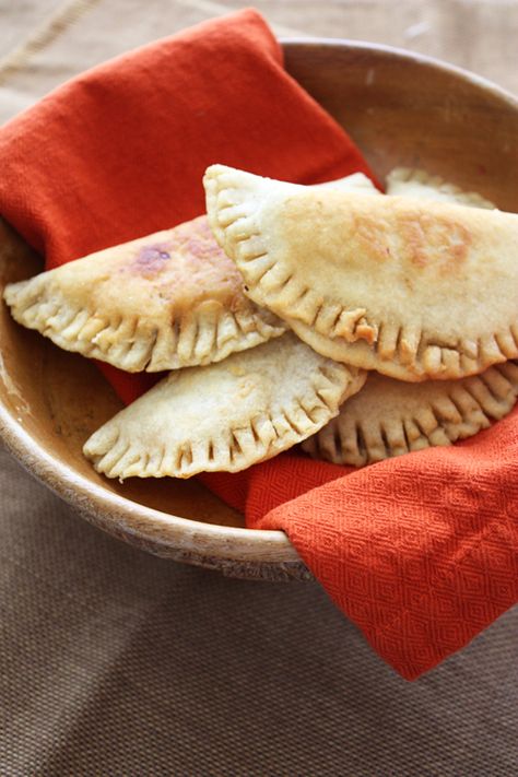 Molotes (Oaxacan Masa Empanadas--Savory). Flavor is similar to sopes or gorditas and filled with filling of your choice potatoes and chorizo, chicken etc.  From: muybuenocookbook.com Mexican Easter, Corn Tortillas Tacos, Empanadas Recipe Dough, Recetas Puertorriqueñas, Chorizo And Potato, Empanadas Dough, Slow Cooked Chicken, Easter Food, Empanadas Recipe