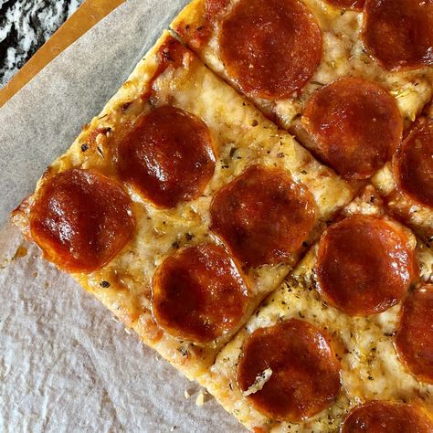 Easy Homemade Pizza (No Knead, Yeast Free) Homemade Pizza Crust Easy, Easy Pizza Crust, Homemade Pizza Crust, Easy Homemade Pizza, Cheese Topping, Easy Pizza, No Knead, Fun Kids Food, Recipe Images