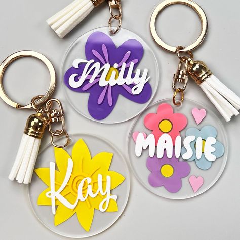 Keychain Box, Diy Resin Gifts, Handmade Teacher Gifts, Cricut Projects Easy, Diy Keyring, Keychain Svg, Photoshop Tutorial Graphics, Htv Projects, Flower Keychain