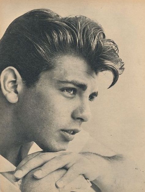 1960s Mens Hair, 50s Mens Hair, Fabian Forte, 80s Men Hairstyles, 1950 Hair, 1950s Mens Hairstyles, Vintage Hairstyles For Men, Medium Hairstyles With Bangs, 50s Hairstyles Men