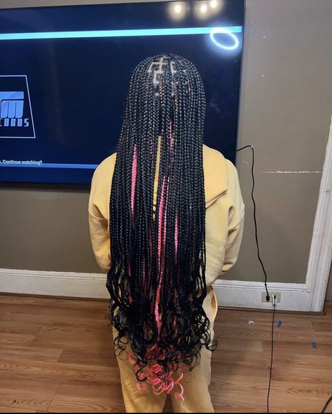 Smedium Knotless Box Braids Peekaboo, Knotless Box Braids With Curls At The End, Notlessbox Braids With Curls With Color, Peek A Boo Box Braids With Curls, Natural Hair Bun, Expression Braiding Hair, Easy And Beautiful Hairstyles, Birthday Hairstyles, Box Braids Hairstyles For Black Women