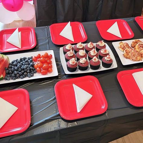 Youtube Birthday Party Ideas For Boys, Youtube Themed Birthday Party, Youtube Birthday Party Ideas, Youtube Birthday Party, Youtube Theme, Youtube Birthday, Youtube Party, Roblox Party, 9th Birthday Parties