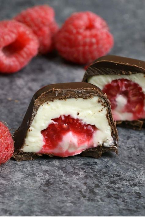 Raspberries Stuffed in smooth and creamy mini cheesecake bites, and then covered by chocolate. The ice cube tray makes it so easy and fun to make! All you need is a few simple ingredients: raspberries, chocolate, cream cheese, sugar, vanilla and whipped cream. An easy recipe that makes a great finger food dessert for parties, brunch, Mother’s Day or as an afternoon snack! Party food, no bake, party dessert recipes. Video recipe. | Tipbuzz.com Chocolate Covered Cheesecake Bites, Ice Cube Tray Chocolates, Chocolate Covered Cheesecake, Finger Food Desserts, Mini Cheesecake Bites, Party Food Dessert, Red Velvet Cheesecake, Cheesecake Chocolate, Dessert Party