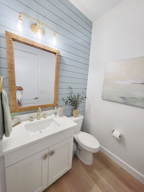 Small Coastal Bathroom, Lake House Bathroom, Beach House Bathroom, Lake House Interior, Shiplap Bathroom, Pool Bathroom, Beach House Interior Design, Coastal Bathrooms, Interior Design Photos