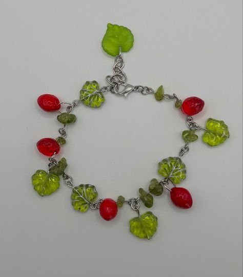 Strawberry Bracelet, Fruit Bracelet, Keychain Ideas, Bracelet Bead, Jewelry Ideas, Beaded Bracelet, Beaded Jewelry, Charms, Beaded Bracelets