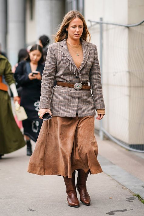 Long Suede Skirt Outfit, Black Suede Skirt Outfit, Tan Suede Skirt Outfit, Suede Skirt Outfit Fall, Jennifer Neyt, Suede Skirt Outfit, Tan Suede Skirt, Skirt Outfit Fall, Suede Outfit