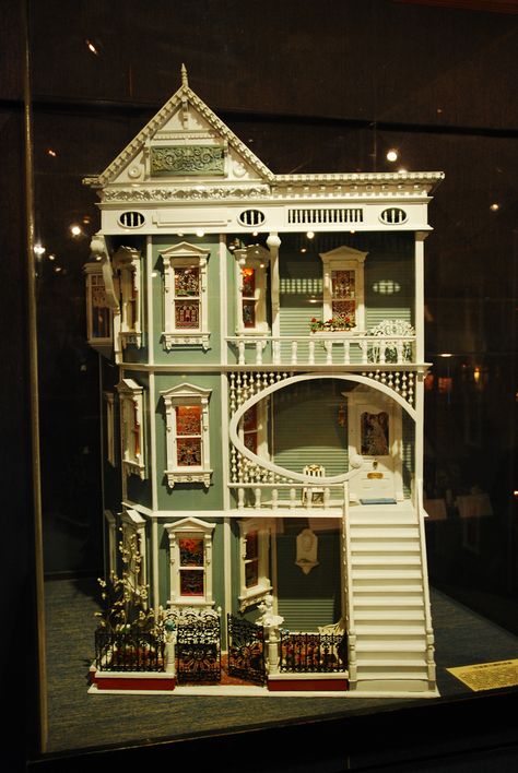 Making Miniatures, Mini Crafts, Miniature Dollhouses, Dollhouse Ideas, Victorian Dollhouse, Miniature Rooms, Victorian Dolls, Dolls Houses, Tiny World