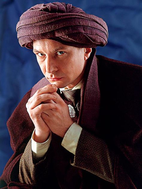 Professor Quarrel, portrayed by Ian Hart. Hogwarts Teachers, Harry Potter Teachers, Harry Potter Wiki, The Sorcerer's Stone, Lord Voldemort, Albus Dumbledore, Wizarding World Of Harry Potter, Harry Potter Series, Harry Potter Movies