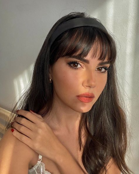 Paola Cossentino’s Instagram profile post: “Wearing the sunlight” Summer Haircut Ideas, Summer Haircut, Textured Haircut, Beauty Youtubers, Layered Haircuts For Medium Hair, Selfie Inspo, Summer Haircuts, Cute Box Braids Hairstyles, Fringe Hairstyles