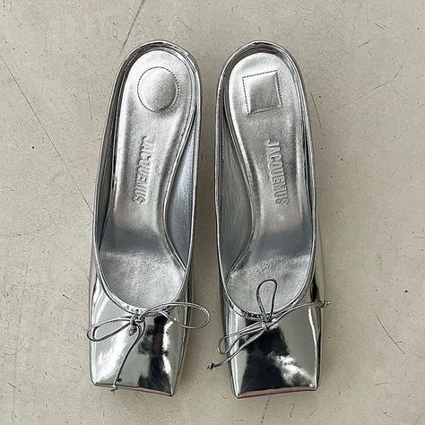 ♡︎✿✰Marie✰✿♡︎ on Instagram: "Metallic is the *only* way 🥀😈" Metal Clothing, Metallic Shoes, Shoe Inspo, Ballerina Shoes, Silver Shoes, July 25, Trendy Sneakers, Pretty Shoes, Dream Shoes