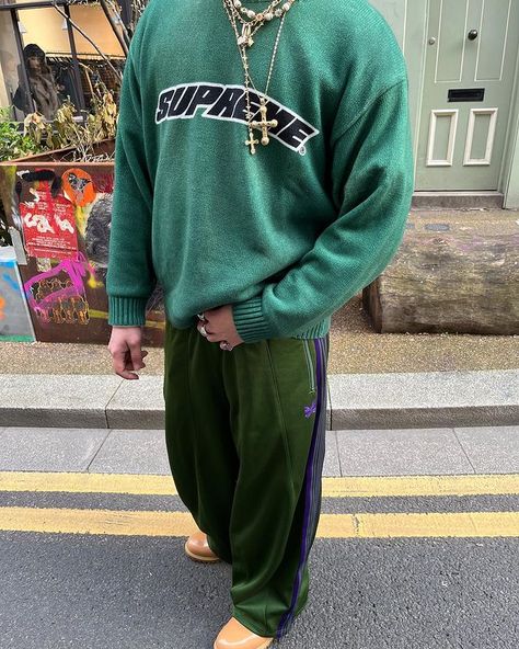 go on my tik tok:0verl00ked #outfit #streetwearoutfitsmen #baggyy2k #outfitinspo #streetwear #fashion #baggy Dark Green Streetwear, Tlt Aesthetic, Green Streetwear Outfit, Camo Fits, Streetwear Fashion Baggy, Green Streetwear, Fashion Baggy, Swag Pics, T Dress