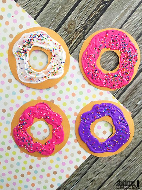 Donut Craft, Donut Decorating Ideas, Donut Art, Aktiviti Kanak-kanak, Preschool Activities Toddler, Aktivitas Montessori, Daycare Crafts, Diy Papier, Kindergarten Crafts