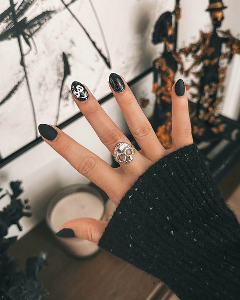 Subtly Spooky Mani Monday! First Halloween set of the season! 👻🍒 If you want more spooky nail inspo, head to my blog (link in bio) and search NAILS to see 19 of my favorite sets of Halloween nails from the past few years! Nails by Kim at @nailseuphoria.tx #fallnails #fallnailinspo #fallnaildesigns #ghostnails #halloweennails #fallnails #halloweennailart #fallnailart #nailinspo #nailselfie #nailspiration #dtkaustinnails #skullnails #cherrynails #scarynails #spookynails #funnails #nailar... Halloween Nails Gel Short, Halloween Natural Nails, Minimalist Halloween Nails, Halloween Nails Gel, Spooky Nail, Scary Nails, Mani Monday, Spooky Nails, Minimalist Halloween