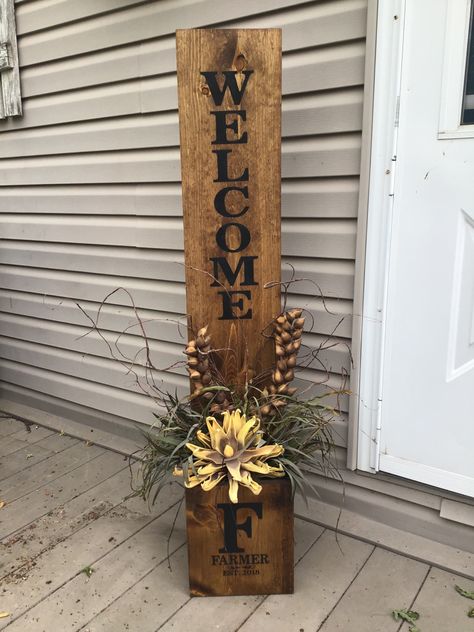 Easter Door Signs Front Porches, Porch Planter, Porch Wood, Woodworking Projects Unique, Welcome Signs Front Door, Diy Projects Plans, Porch Welcome Sign, Diy Porch, Wood Projects That Sell