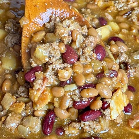 Baked Beans for a Crowd - Plowing Through Life Green Beans For A Crowd, Baked Beans For A Crowd, Warm Side Dishes, Beans For A Crowd, Recipe For Baked Beans, Roaster Recipes, Baked Beans With Bacon, Cowboy Beans, Graduation Party Foods