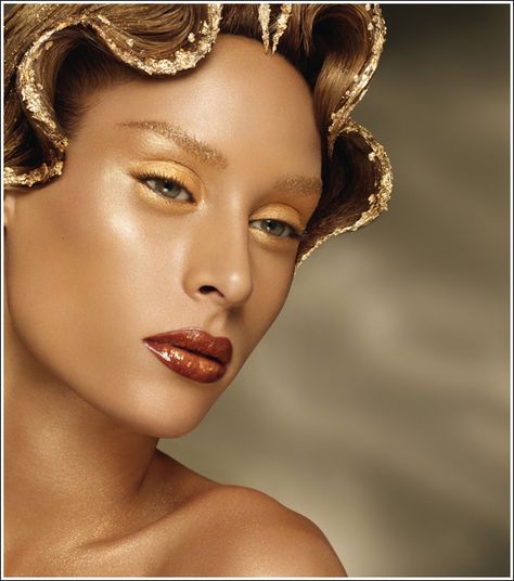 Interesting Makeup, Bronze Lips, Wig Inspiration, Mythical Art, Makeup Gold, Makeup Organization Diy, Gold Costume, Avant Garde Makeup, Makeup Train Case