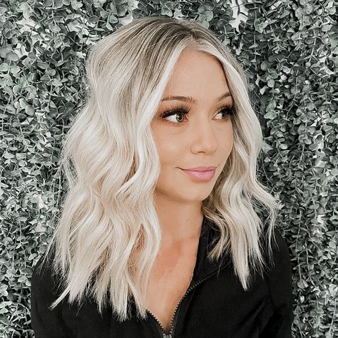 Lived In Blonde Platinum, Platinum Mid Length Hair, Icy Blonde Mid Length Hair, White Blonde Lob, Platinum Medium Length Hair, Mid Length Platinum Blonde Hair, Medium Platinum Blonde Hair, Platinum Blonde Hair With Dimension, Platnomblonde Hair