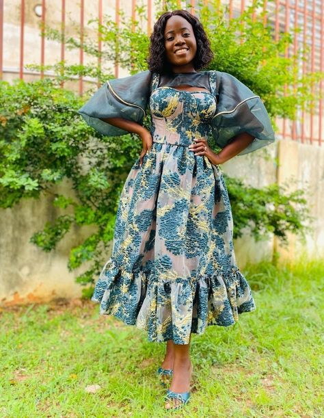 African Brocade Dress Styles, Brocade Dress Modern African Fashion, African Dresses For Wedding, Brocade Dress Modern, Brocade Fashion, Brocade Styles, Thanksgiving Attire, Dresses For Wedding Party, Net Gown