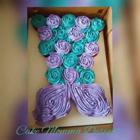 Mermaid Cupcake Cake Mermaid Cupcake Cake, Lila Party, Ideas Cupcakes, Cupcakes Birthday, Mermaid Cupcakes, Mermaid Birthday Cakes, Ariel Birthday, Torte Cupcake, Mermaid Theme Party