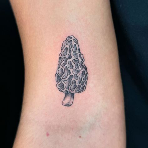 This is a Morel Mushroom, and apparently you can eat them! If you need me I’ll be mushy hunting 🍄‍🟫 • • • • #tattoo #tattoos #ink #inked #art #tattooartist #tattooart #tattooed #tattoolife #tattooideas #love #artist #blackwork #instagood #tattoodesign #tatuagem #tattooing #tattooist #blackandgreytattoo #tattooink #tatuajes #instagram #me #tattoostyle #photography #drawing #tatuaje #tattooer #traditionaltattoo #tattoogirl Mushroom Tattoo, Tiny Mushroom, Mushroom Tattoos, Photography Drawing, Morel Mushroom, Mushroom Hunting, Tattoo Portfolio, Sleeves Ideas, Art Things