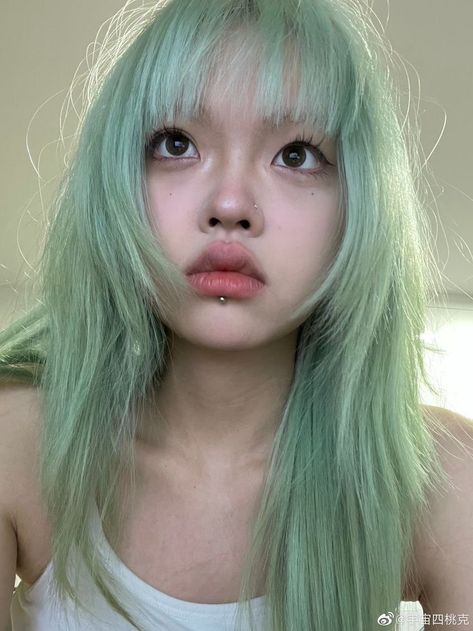 Korean Dyed Hair, Pastel Green Hair, Mint Green Hair, Green Hair Dye, Blue Green Hair, San Myshuno, Mint Hair, Dyed Hair Inspiration, Hair Things