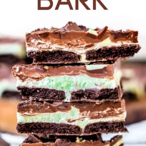 Mint Chocolate Bark Recipe, Mint Chocolate Bark, Mint Bark, Bark Recipes Easy, Mint Chocolate Desserts, Chocolate Mint Brownies, Mint Desserts, Chocolate Bark Recipe, Mom On Timeout