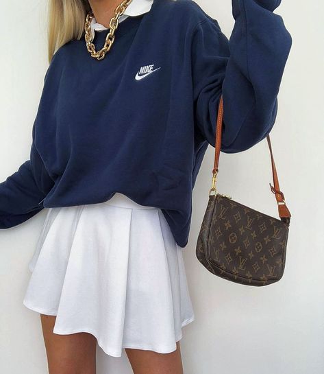 Tennis Skirt Outfit, Cute Comfy Outfits, Streetwear Fashion Women, Indie Outfits, Mode Inspo, Fashion Streetwear, 가을 패션, Tennis Skirt, Mode Vintage