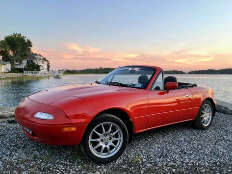 The first generation Mazda MX-5 Miata was known as the NA-generation Miata and was sold from 1989 through 1997. If featured, a lightweight unitary steel body-shell with an alloy hood and a form-follows-function attitude. Today's Miata is in very good shape considering the age, but the price isn't insane. Find this 1992 Mazda MX-5 Miata offered for $11,000 in Old Greenwich, CT via craigslist. Tip from Cory. #Japanese #Mazda #Miata #MX5 #NA Toyota Turbo, Ford Probe Gt, Mx5 Na, Volvo Wagon, Miata Club, Mazda Miata Mx5, Old Greenwich, Club Magazine, Ford Probe