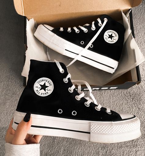 Mode Converse, Cute Converse Shoes, Casual Shoes Women Sneakers, Pretty Sneakers, Boty Nike, Preppy Shoes, Pretty Shoes Sneakers, Cute Shoes Heels, All Nike Shoes