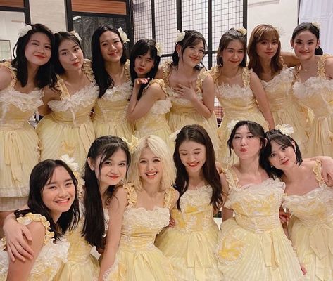 Jkt48 Freya, Media Sosial, Community Group, New Era, Smartphone, Bridesmaid Dresses, Laptop, Internet, Wedding Dress