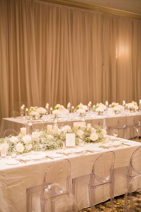 Wedding Farm Table, Farm Table Centerpiece, White Rose Centerpieces, Pillar Candle Centerpieces, Baby's Breath Wedding, Wedding Table Garland, Wedding Pillars, White Wedding Centerpieces, Modern Wedding Theme