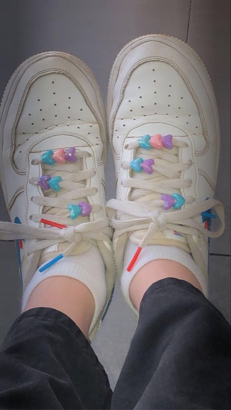 Beads On Shoes Aesthetic, Letter Beads On Shoelaces, Shoelace Beads, Beads On Shoelaces Aesthetic, Shoelace Beads Converse, Kandi Shoe Laces, Beaded Shoes Laces, Af1 Nike, Alt Shoes