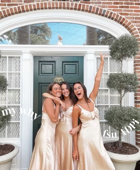 Cute Sorority Pictures, Sorority Recruitment Photos, Sorority Recruitment Poses, Sorority Recruitment Photoshoot, Pref Day Outfit Sorority Recruitment, Sorority Pose Ideas, Sorority Recruitment Pictures, Sorority Poses Photo Shoots, Sorority Formal Pictures