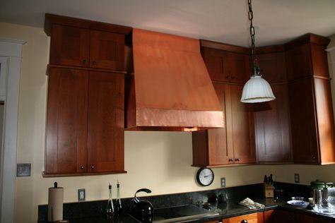 This gorgeous copper range hood was created by Eric Rosenfeld of Denver, CO. using our 16 mil, 36" wide copper rolls. Diy Copper Range Hood, Copper Hood Vent, Copper Kitchen Hood, Steampunk Kitchen, Home Decor Copper, Kitchen Vent Hood, Kitchen Chimney, Copper Hood, Copper Range