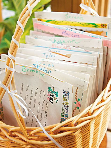 Create goody bags from old story book pages, then fill them with gummy "bookworms" for a fun way to wrap up a library party. Library Themed Party, Literary Party, Kid Birthday Party Ideas, Bookish Party, Cheap Birthday Party Ideas, Story Book Pages, Book Party Favors, Library Party, Bookworm Party