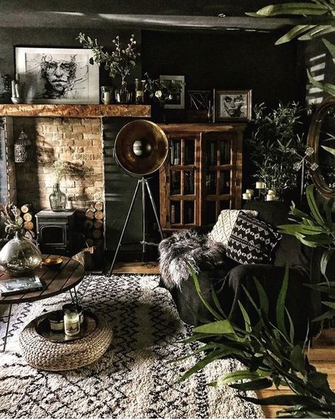 Dark Boho Living Room, Dark Living Rooms, Dark Home Decor, Vintage Industrial Decor, Cottage Charm, Dark Interiors, Boho Living Room, A Living Room, Eclectic Home