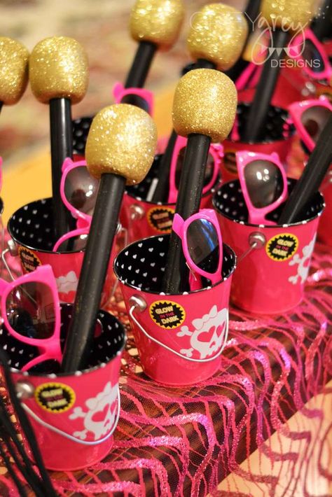 Rock & roll Birthday Party Ideas | Photo 1 of 30 | Catch My Party Sing 2 Birthday Party Ideas, Sing Birthday Party Ideas, Sing 2 Birthday Party, Rockstar Decorations, Rockstar Party Ideas, Karaoke Birthday Party, Sing Party, Festa Rock Roll, Karaoke Birthday