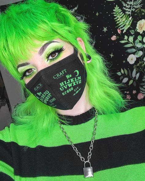 Green And Black Hair Dye Ideas, Dre Ronayne, Alt Hair, Neon Green Hair, Colouring Ideas, Green Grunge, Androgynous Hair, Hair Colouring, Black Hair Dye