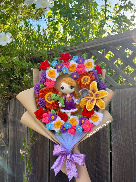 handmade by @crochet.by.jas on Insta! Crochet Disney Bouquet, Rapunzel Crochet Bouquet, Tangled Crochet Bouquet, Tangled Bouquet, Diy Crochet Hook, Disney Crochet Patterns, Crochet Doll Tutorial, Crochet Case, Easy Crochet Animals