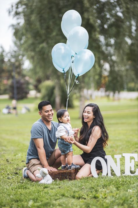 First Bday Photoshoot Ideas, 1st Birthday Dress For Baby Boy, One Year Photoshoot Boy, Boys 1st Birthday Photo Shoot Ideas, First Birthday Boy Photoshoot, Star Photoshoot, Birthday Photoshoot Ideas Boys, 1 Year Baby, Baby Birthday Decorations