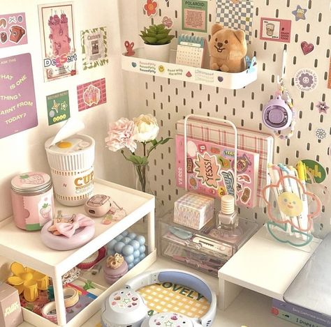 Kawaii Study Desk, Kawaii Study, Aesthetic Study Desk, Apple Study, College Desk, Teen Desk, Aesthetic Table, Desk Idea, Study Cafe