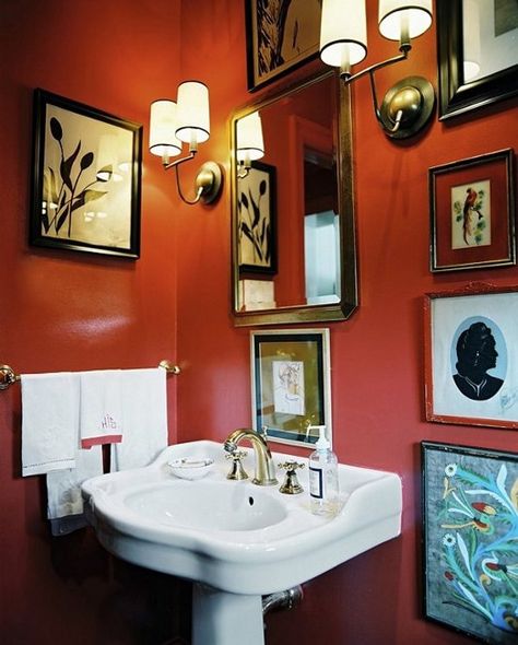 Art Gallery Wall Ideas-10-1 Kindesign Orange Bathrooms Designs, Orange Bathroom Decor, Red Bathroom, Orange Bathrooms, Striped Walls, Bad Inspiration, Bathroom Red, Bathroom Photos, Pedestal Sink