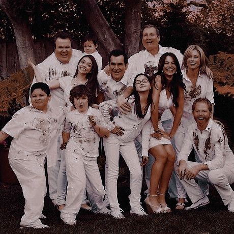 Haley Modern Family, Modern Family Tv Show, Modern Family Funny, Family Tv, Family Doctors, Family Funny, Real Quick, Sofia Vergara, Family Moments