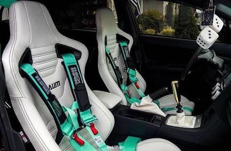 Drift Cars Interior, Jdm Car Accessories, Racing Car Interior, Car Harness, Car Interior Diy, Racing Harness, Jdm Accessories, Custom Car Interior, Cool Car Accessories