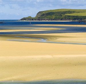 Harlyn Bay, unspoilt and beautiful. Harlyn Bay Cornwall, Coastal Photos, Padstow Cornwall, Devon Cornwall, Holiday Houses, British Beaches, Landscape Clouds, Cornish Beaches, Uk Beaches