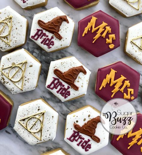 From Muggle To Mrs, Harry Potter Wedding Cake, Bridal Shower Weekend, Boda Harry Potter, Muggle To Mrs, Harry Potter Bachelorette Party, Wedding Daisy, Harry Potter Cookies, Harry Potter Wedding Ideas