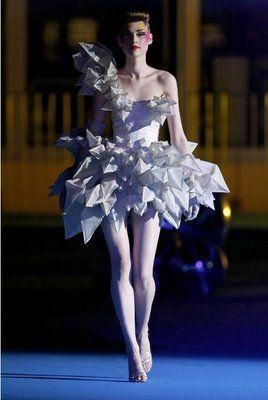 Spikes Fashion, Thierry Mugler Angel, Paris Couture Week, Award Show Dresses, Textures Fashion, Conceptual Fashion, Paris Couture, Best Appliances, Geometric Dress