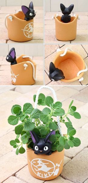 They had this at B&N and I wanted it sooooo bad!!!!! I ♥️♥️♥️♥️♥️ Kiki’s Delivery Service!!!!! Deku Tree, Geek Home Decor, Tanaman Sukulen, Geek Decor, Ideal Toys, Decoration Plante, Clay Projects, Black Cats, Delivery Service